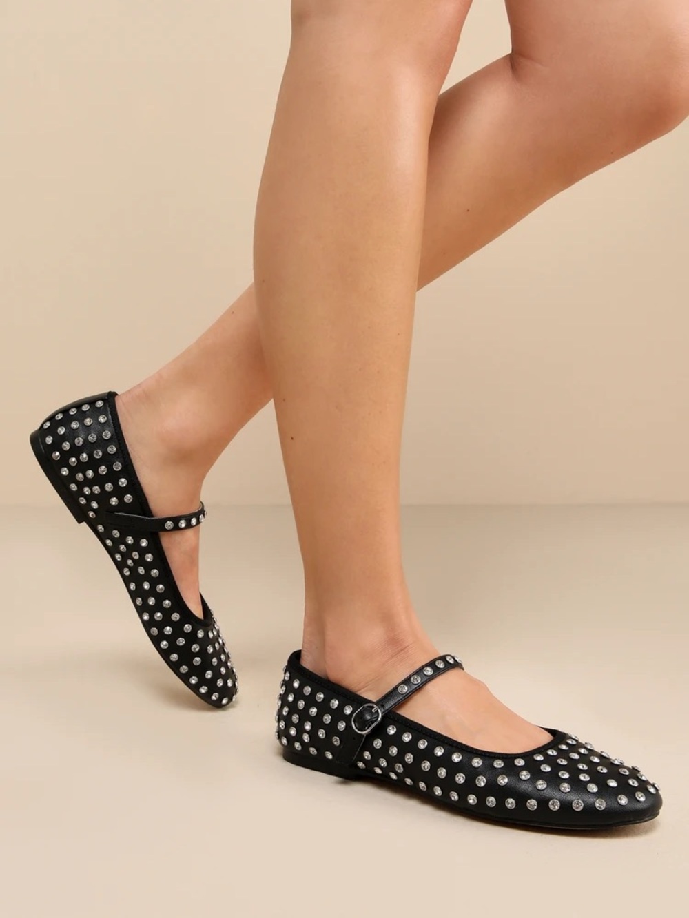 NWOT- Vinetta Rhinestone Buckle Ballet Flats
Steve Madden